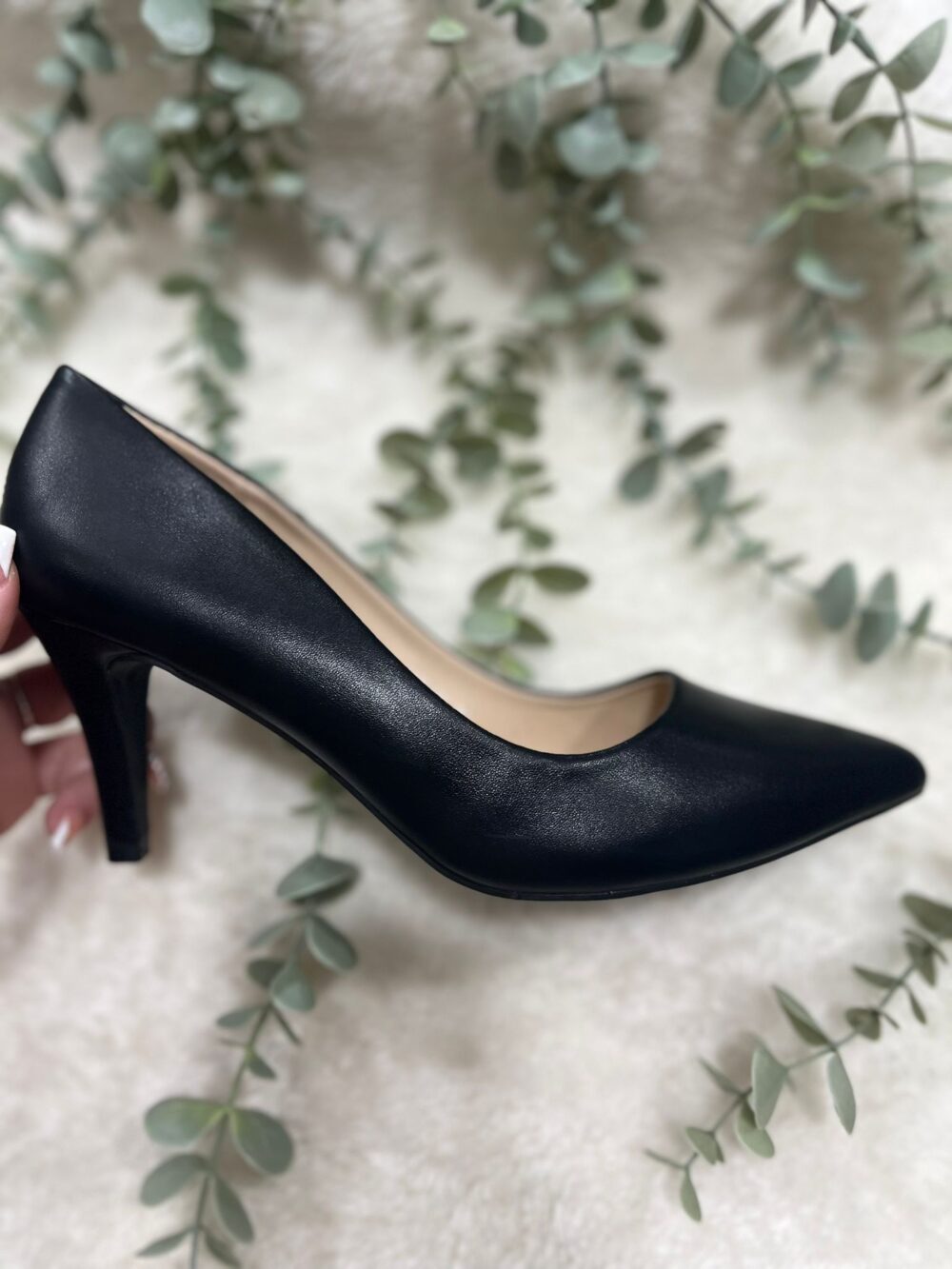 STILETTO CERRADO DE 7 CM Y MEDIO DE TACÓN NEGRO
