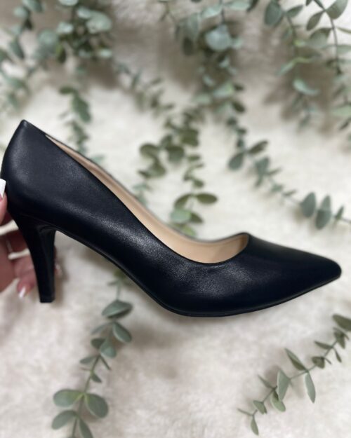 STILETTO CERRADO DE 7 CM Y MEDIO DE TACÓN NEGRO