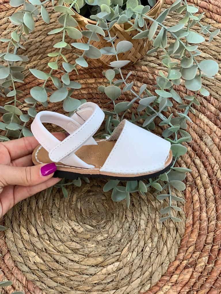 SANDALIA MENORQUINA VELCRO UNISEX BLANCO
