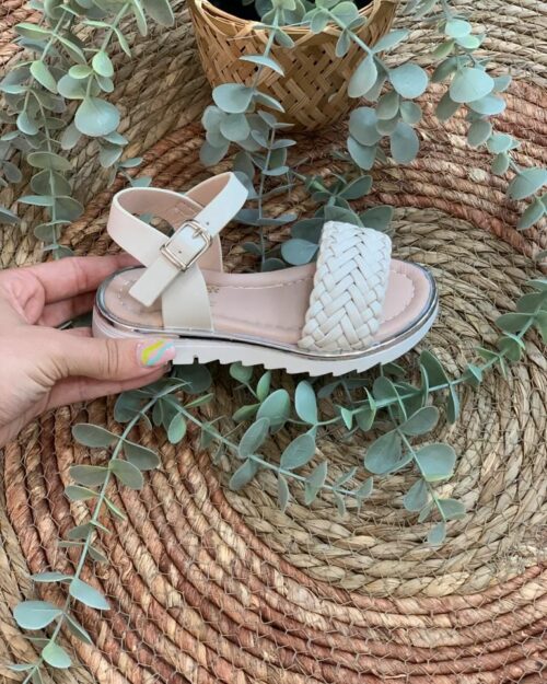 SANDALIA TRENZADA NIÑA BEIGE