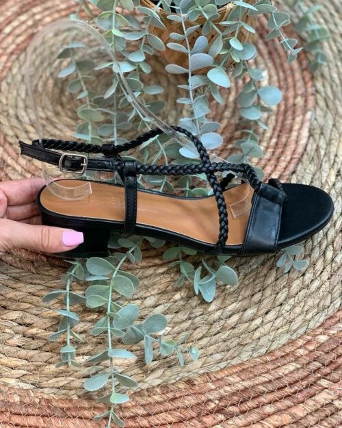 SANDALIA DE 3 CM DE TACÓN TRENZADA NEGRA