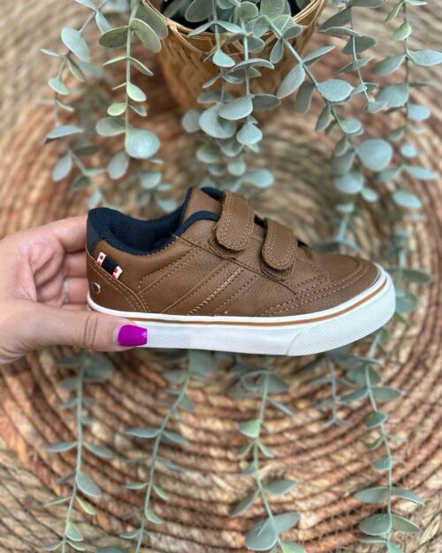 DEPORTIVA NEW DOBLE VELCRO NIÑO MARRON