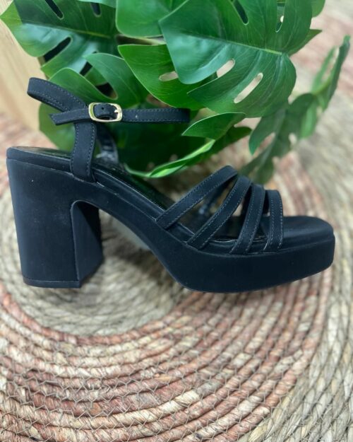 Tacon tiras desigual 9cm y medio de tacon negro- AURA