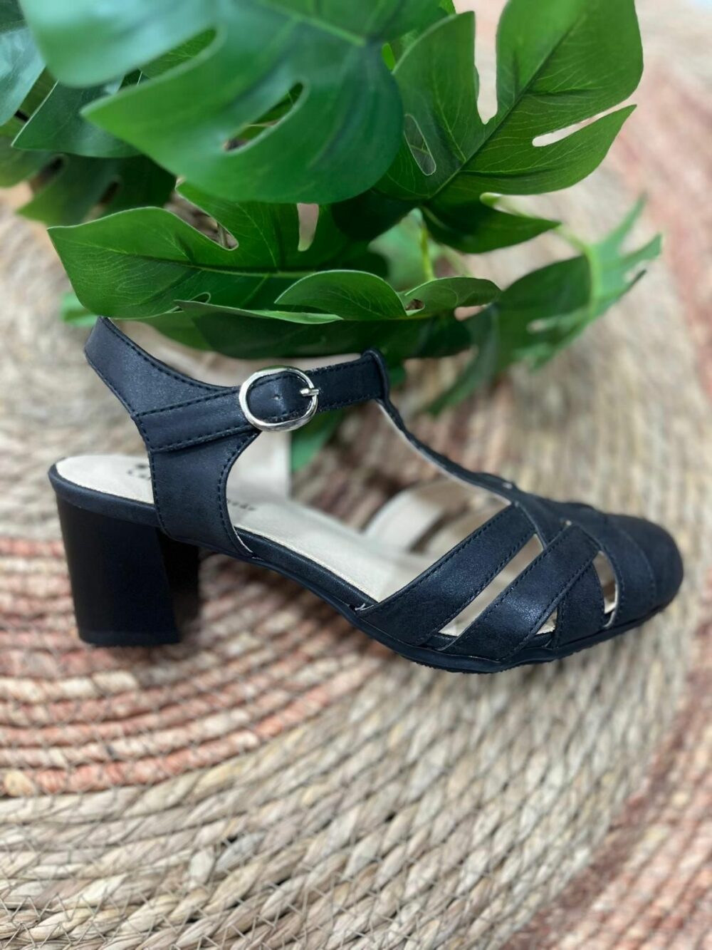 Calzado confortable talón fuera de 6cm de tacón negro