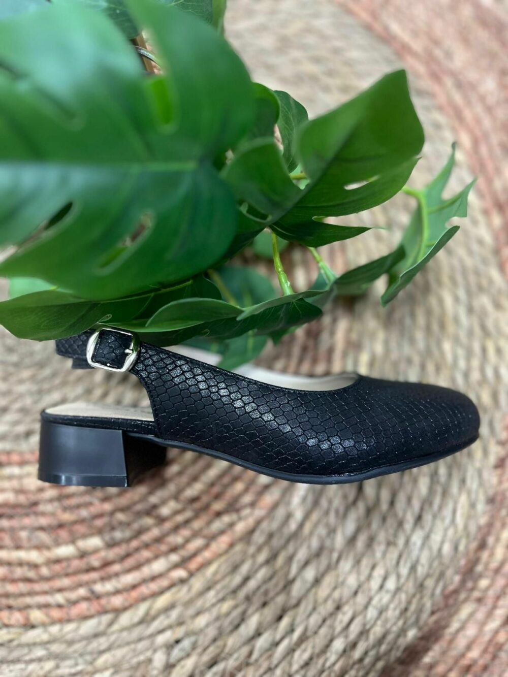 Calzado confortable piel serpiente de 3cm y medio de tacón negro