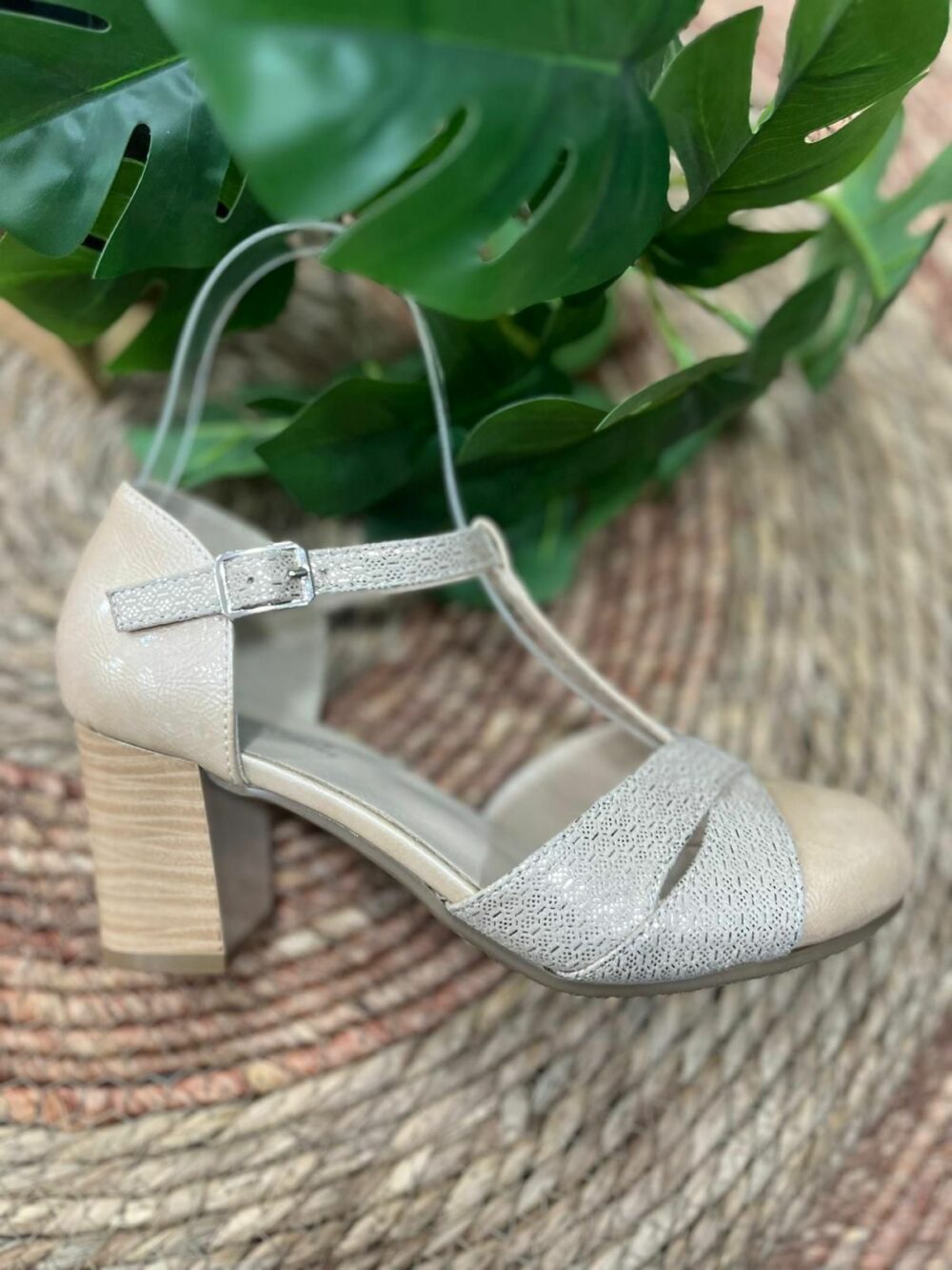 Calzado confortable de 6cm y medio de tacón beige
