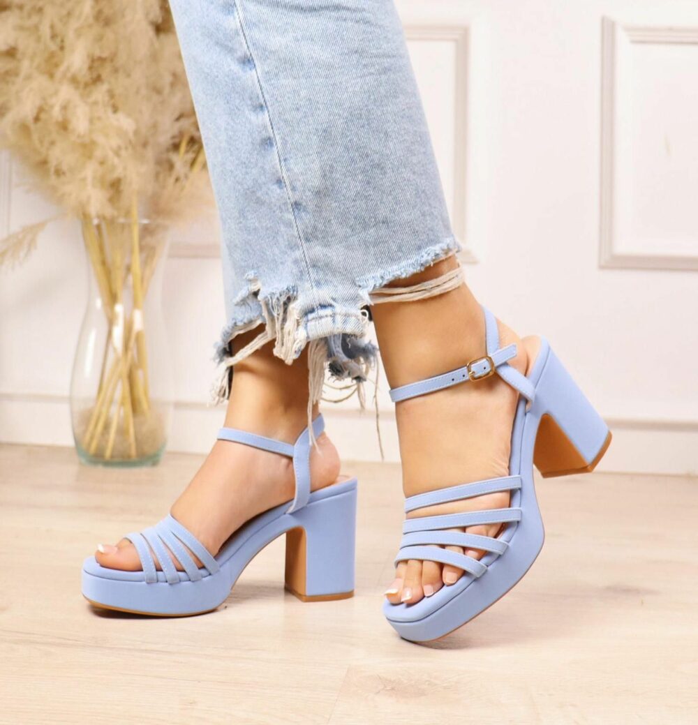 Tacon tiras desigual 9cm y medio de tacon celeste - AURA