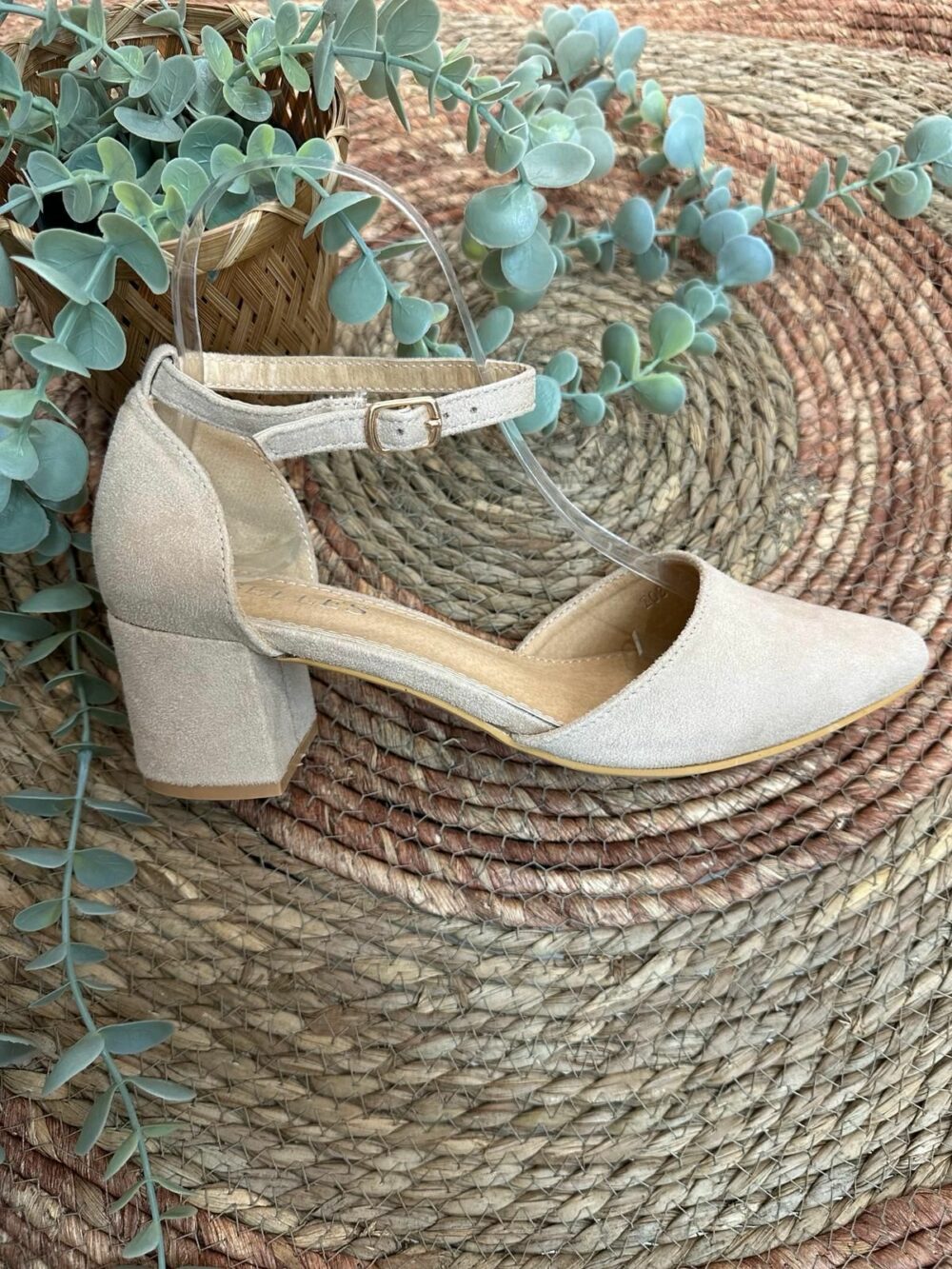 Stiletto cerrado talón cerrado de 5cm y medio de tacón antelina beige - CARLA