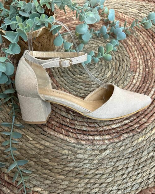 Stiletto cerrado talón cerrado de 5cm y medio de tacón antelina beige - CARLA