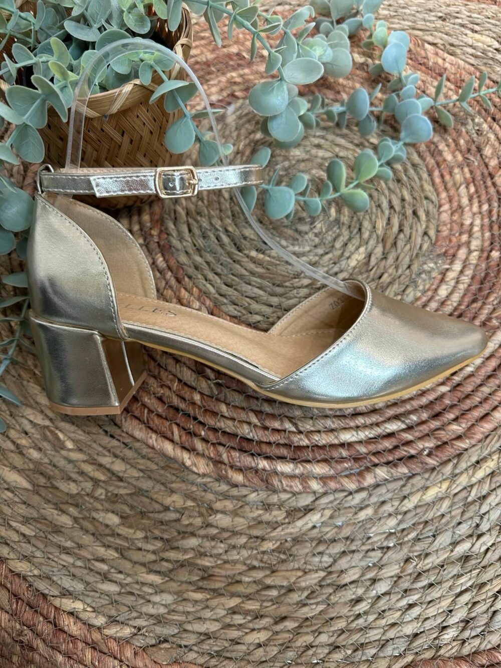 Stiletto cerrado talón cerrado de 5cm y medio de tacón antelina dorado - CARLA