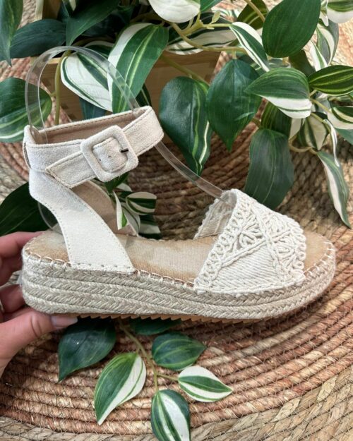 Sandalia de esparto plano de puntera abierta adornada beige - AGATHA