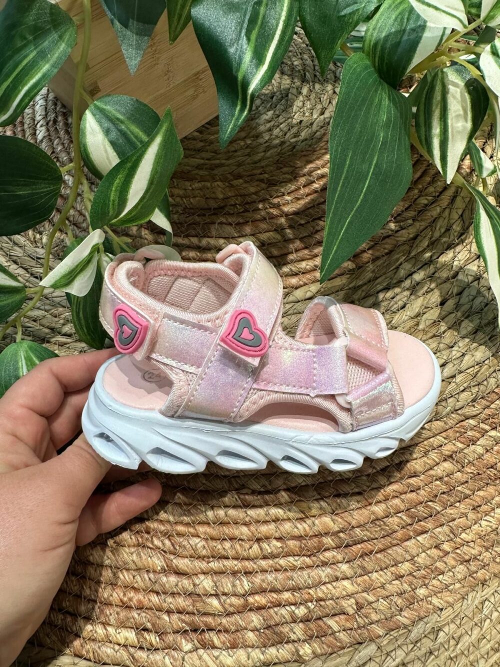Sandalia deportiva de luces niña rosa pastel