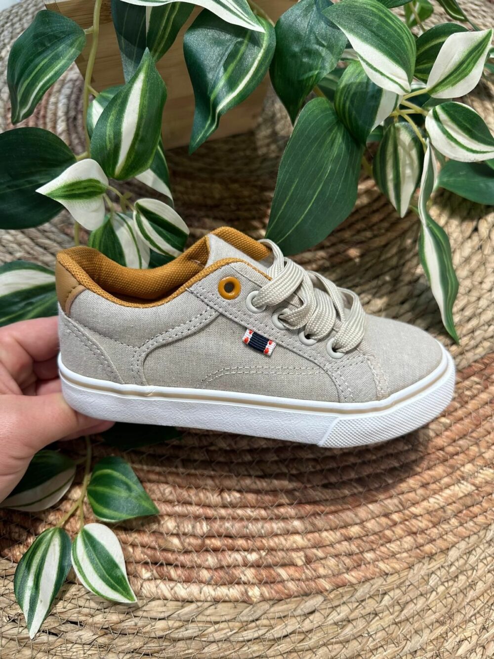 Calzado casual de lona beige