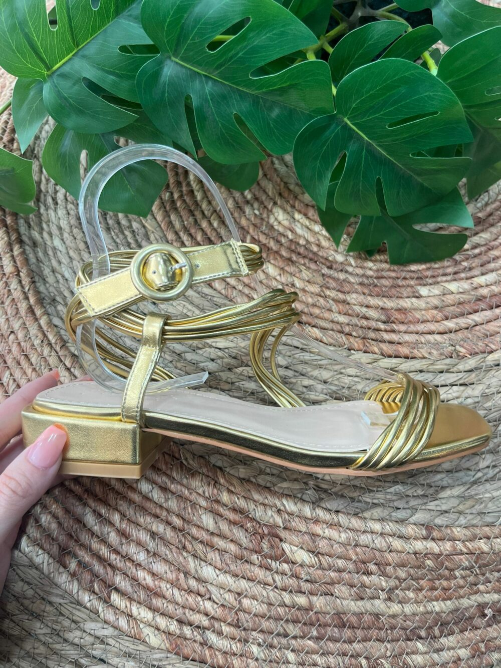 Sandalia amarrada al pie de 3cm de tacón dorado - BAHAMAS