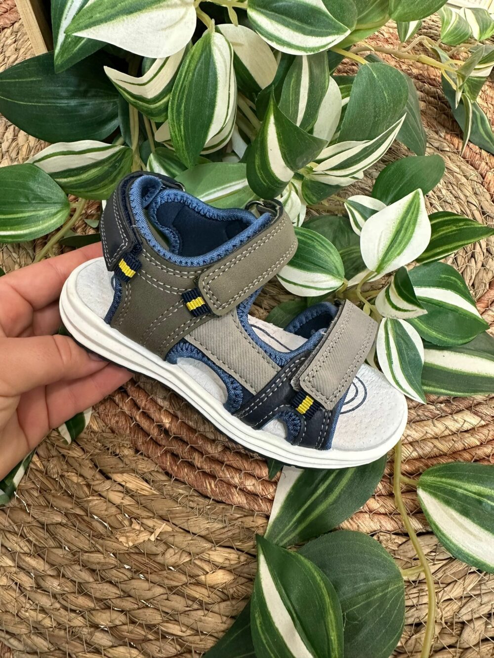 Sandalia niño deportiva doble velcro gris