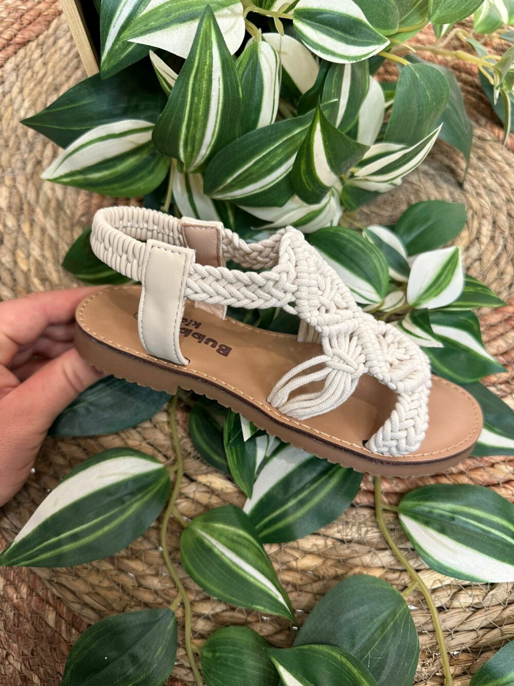 Sandalia niña de hilo beige