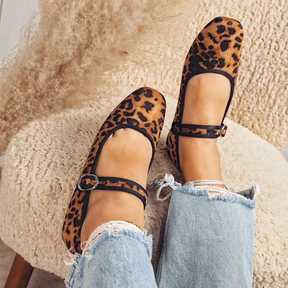 Manoletina básica con estampado de leopardo