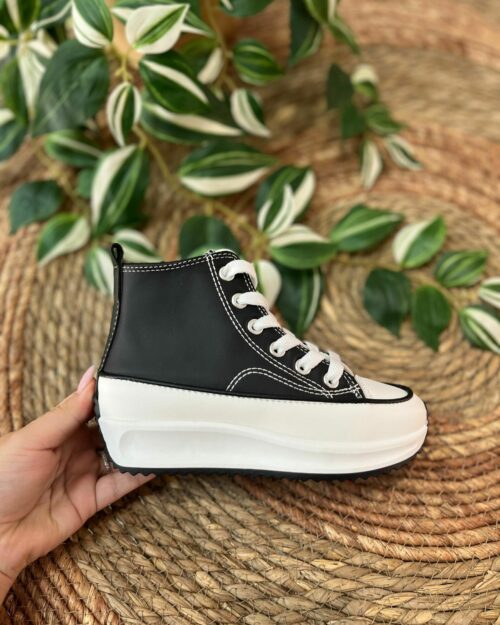 Bota deportiva polipiel de niña con doble suela negro