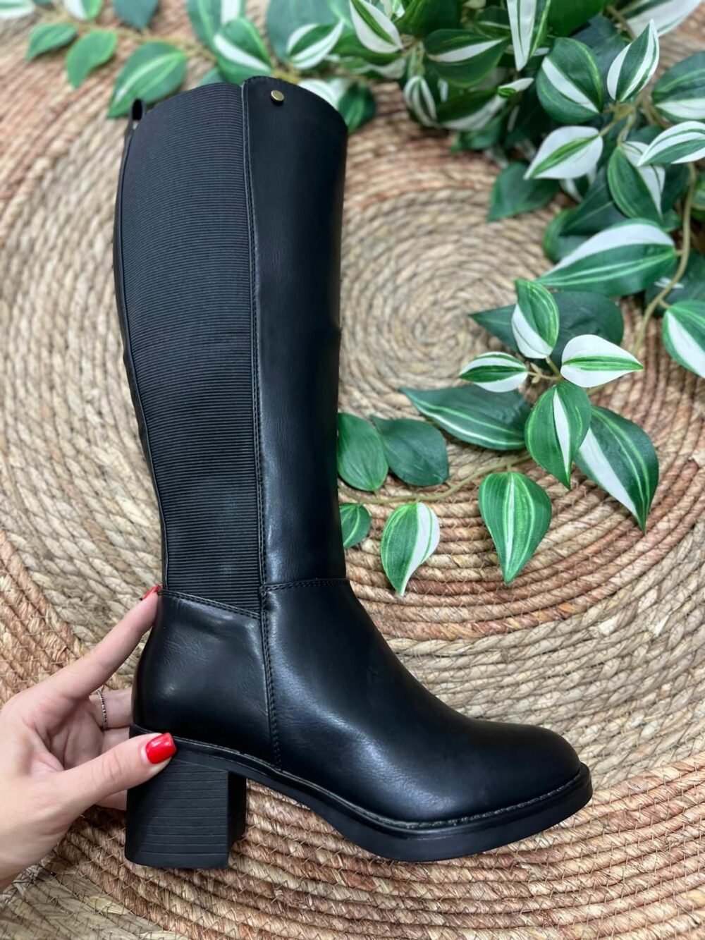 Bota negra de caña alta con 6cm de tacón- OURENSE