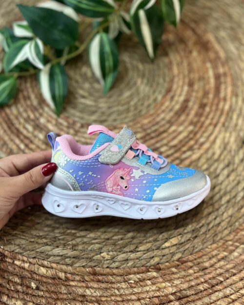 Deportiva azul unicornio con luces