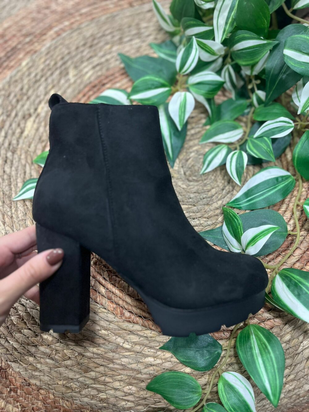 Botín negro antelina con 9,5cm de tacón y 2,5cm de plataforma- LÉRIDA
