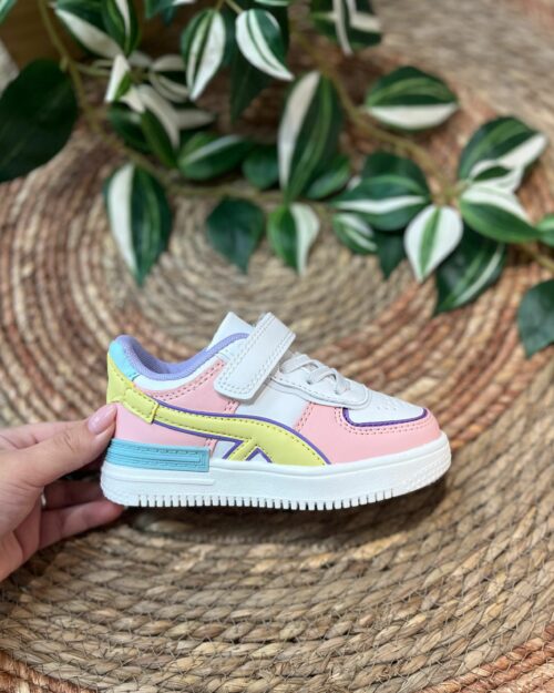 Deportiva multicolor de niña con falso cordón y velcro