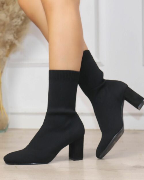 Bota calcetín negra con puntera cuadrada y 9cm de tacón- GABRIELA