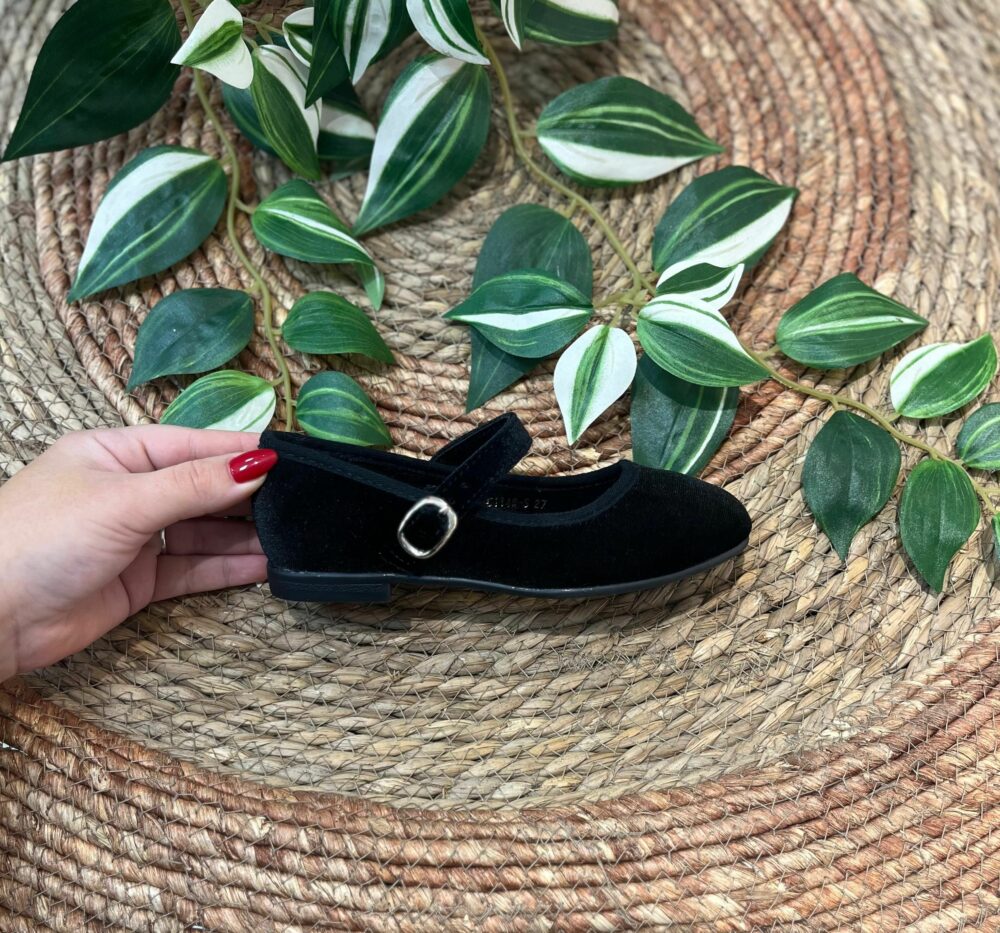Manoletina de niña de terciopelo negro