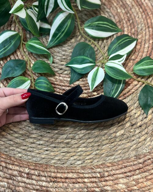 Manoletina de niña de terciopelo negro