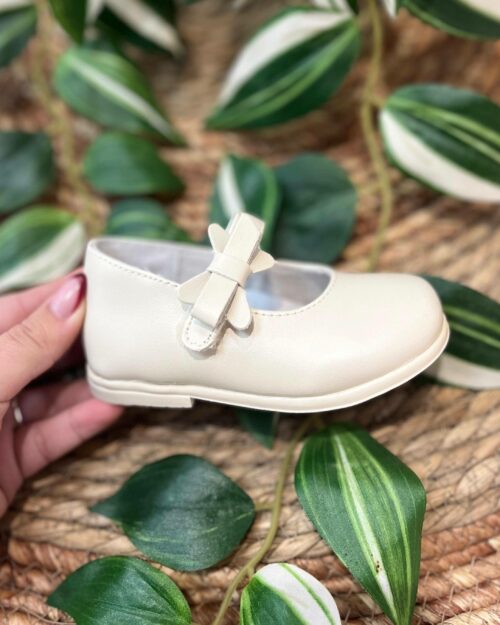 Manoletina niña beige con adorno lazo- MARIETA