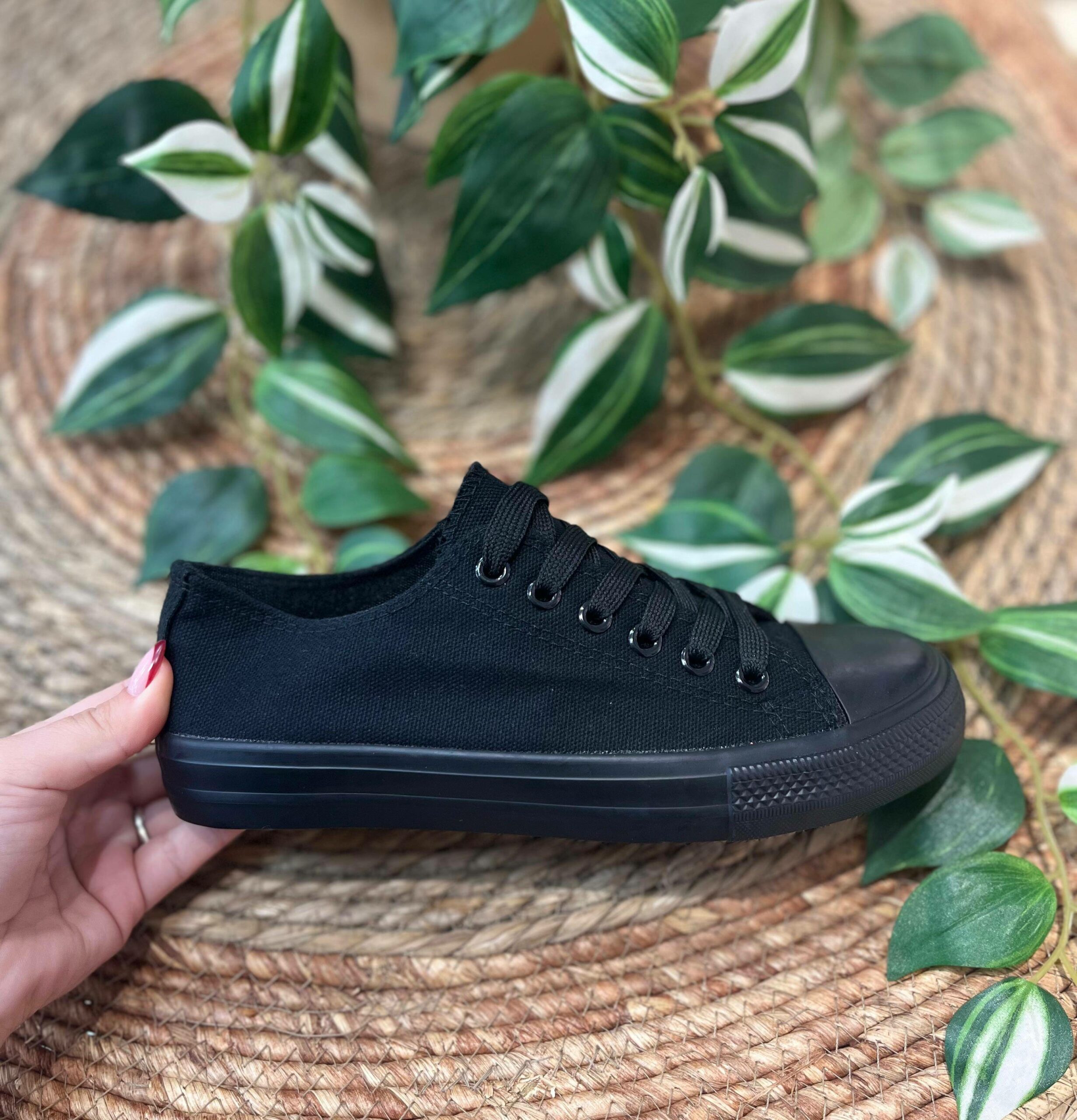 Deportiva de mujer lona negra- FRIDA