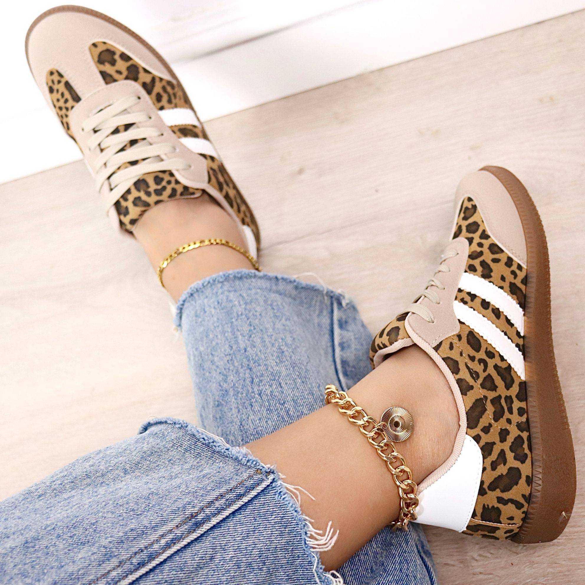 Deportiva de mujer con estampado de leopardo con rayas laterales blancas y suela de tocino- ESTELLE