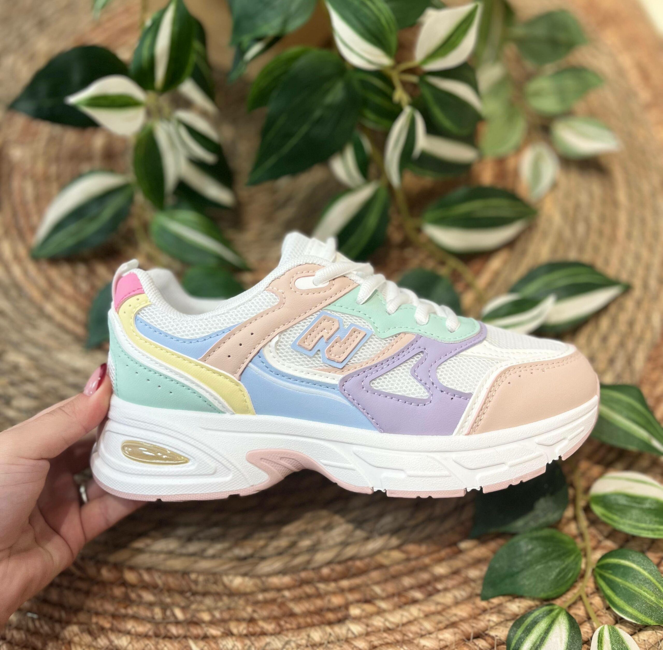 Deportiva de mujer multicolor con N lateral y suela ancha- CAROL